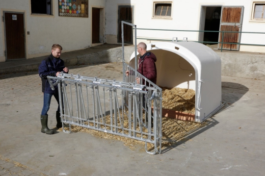 CalfHouse Premium XL mit Umzäunung mit Tränkeeimer+Troghalter